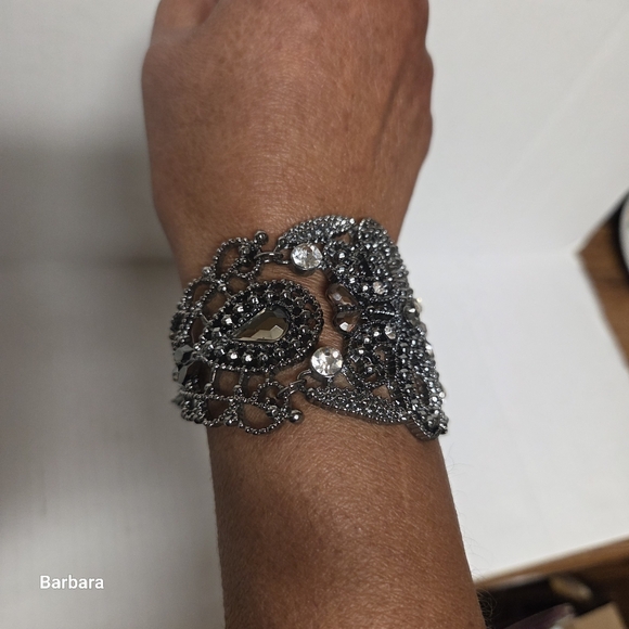 Guess Black Victorian-Style Rhinestone Bracelet - Picture 2 of 9